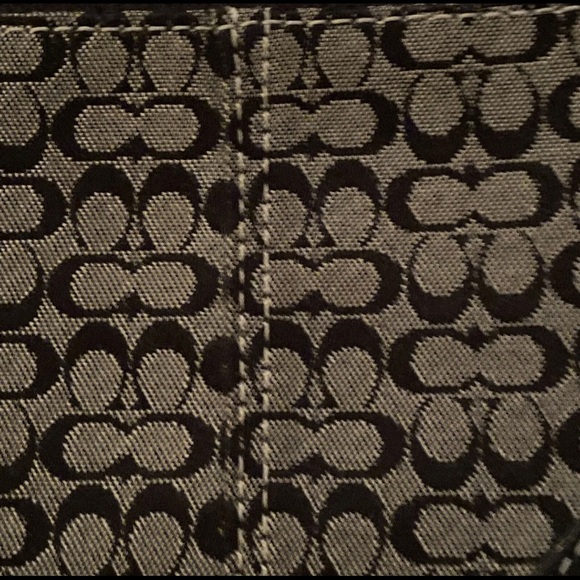 🎉🌸💝 HOST PICK 💝🌸🎉 Vintage Coach Wristlet - Black and Gray - Picture 3 of 10
